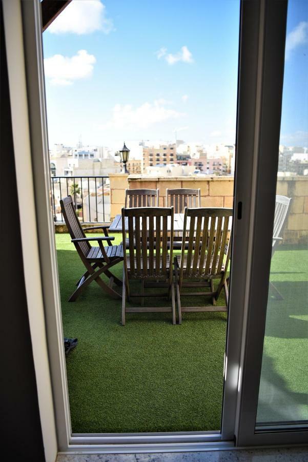 Appartement Red Malta - The Bijou Penthouse à San Pawl il-Baħar Extérieur photo